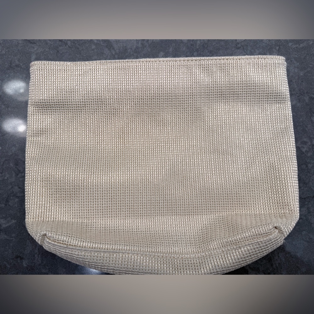 Cream with Gold Thread Pouch - Picture 2 of 7